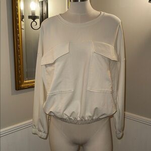Sundays Cream Top with front pockets. Large. EUC